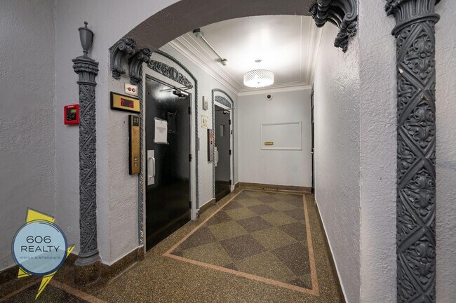 Photo - 6930 N Greenview Ave Unit 407