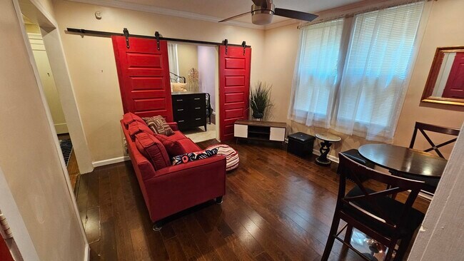 340 Pearsall Ave Unidad 1
