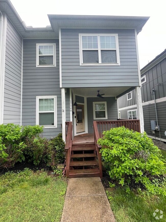 Building Photo - Beautiful 3-Bedroom Home with Modern Featu...