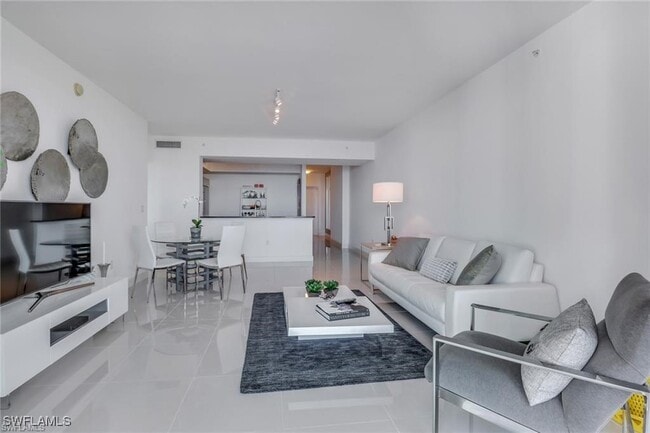 Building Photo - 3000 Oasis Grand Blvd Unit 3005 Rental