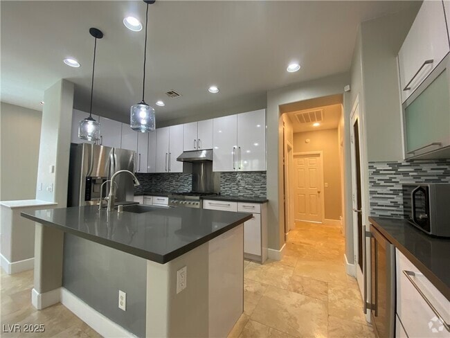Building Photo - 7956 Skyline View Ct Rental