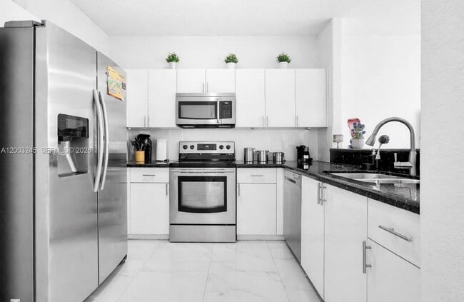 Photo - 905 SW 149th Ct