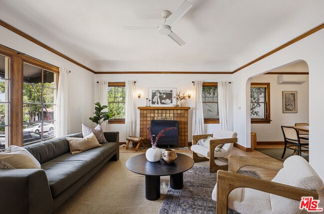 Building Photo - 4405 Clarissa Ave