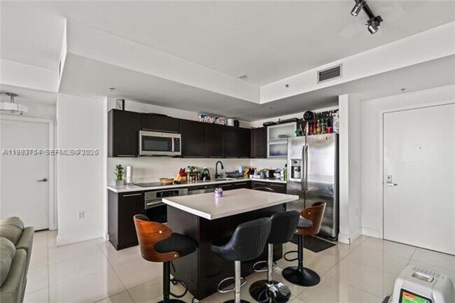 Photo - 90 SW 3rd St Unidad 90 SW 3rd St # 2908