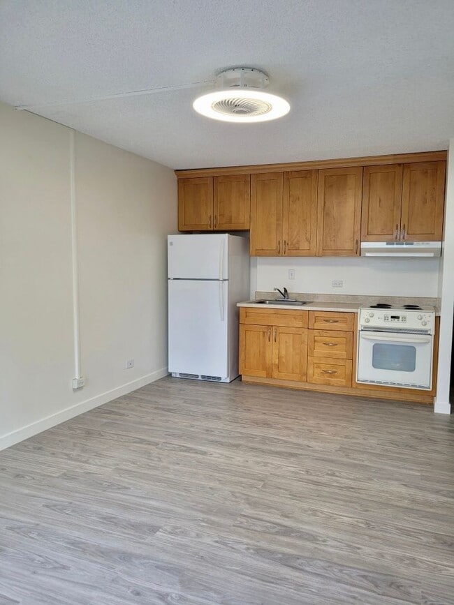 Photo - 500 University Ave Unit 305