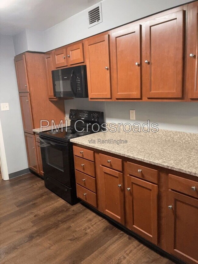 16025 Van Aken Blvd Unidad 106