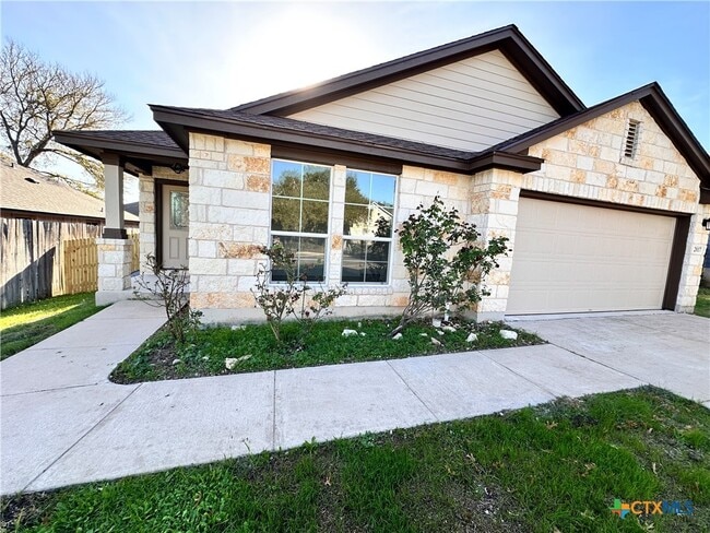 Building Photo - 2017 Ridge View Dr