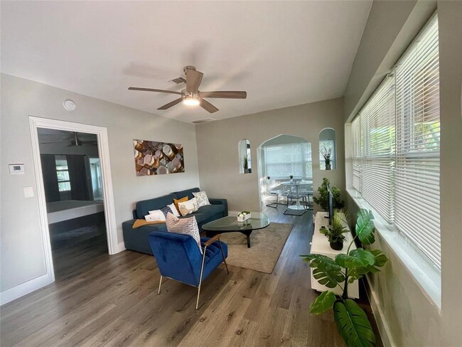 Photo - 832 NE 17th Ave