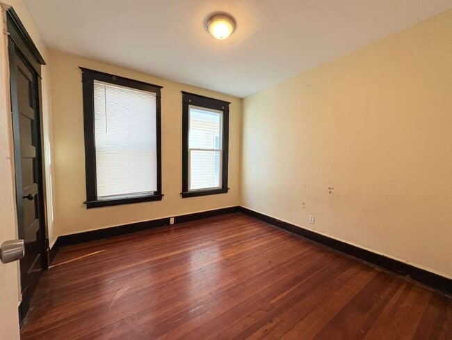 Photo - 327 Bassett St Unit 2