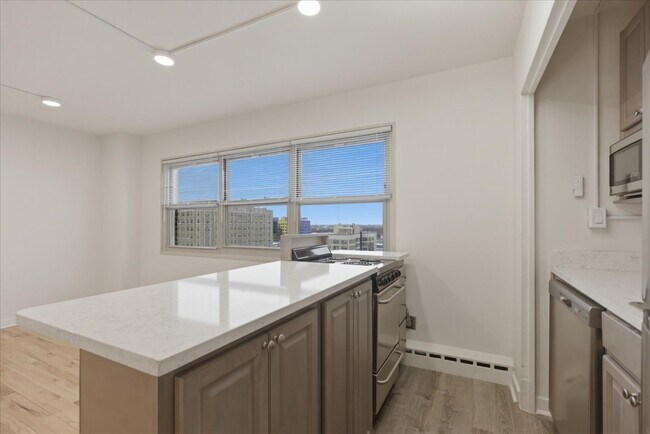5630 N Sheridan Rd Unit S1106