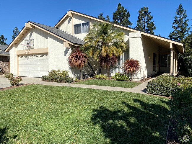 Building Photo - Beautiful 4 Bedroom + Loft Tustin Home