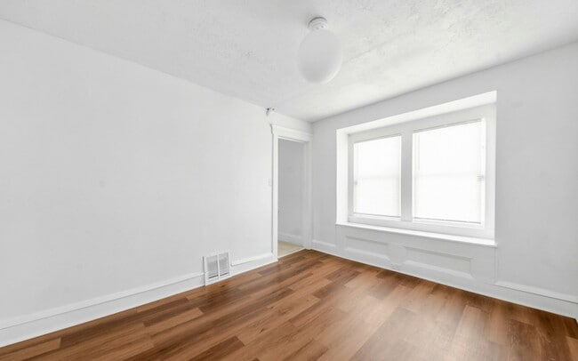 Photo - 2048 W 105th St