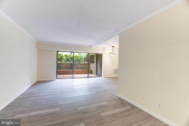Building Photo - 7905 Dassett Ct Unit 101