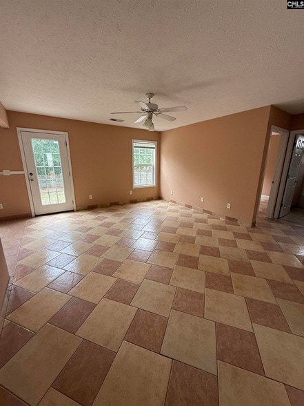 Photo - 345 Peppercorn Ln