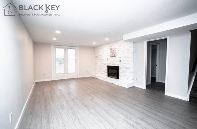 Photo - 107 Edgehill Crescent