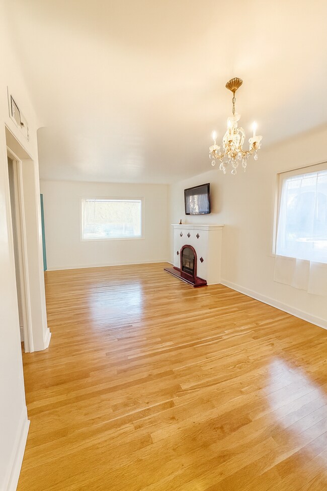 Photo - 211 N Campbell St