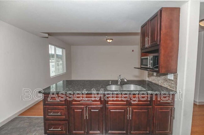 Photo - 1459 MacArthur Blvd Unit 31