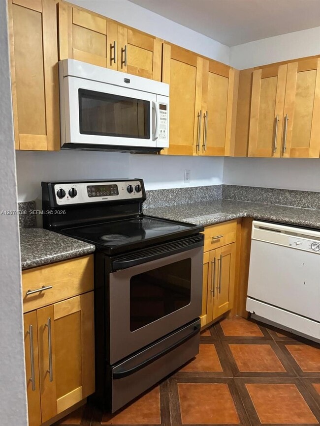 Building Photo - 6990 NW 186th St Unit 4-515