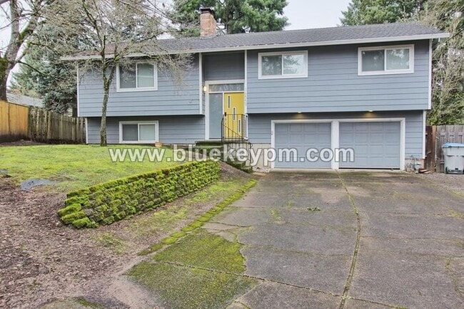 Building Photo - 4 Bed, 3 Bath Split Level Home in Sherwood