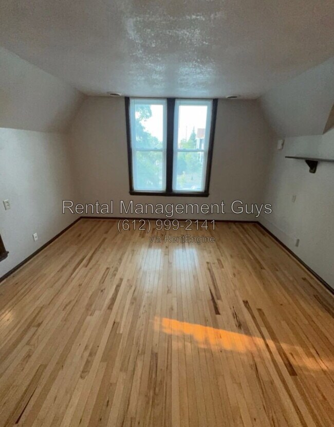 Photo - 1938 Roblyn Ave Unit 2