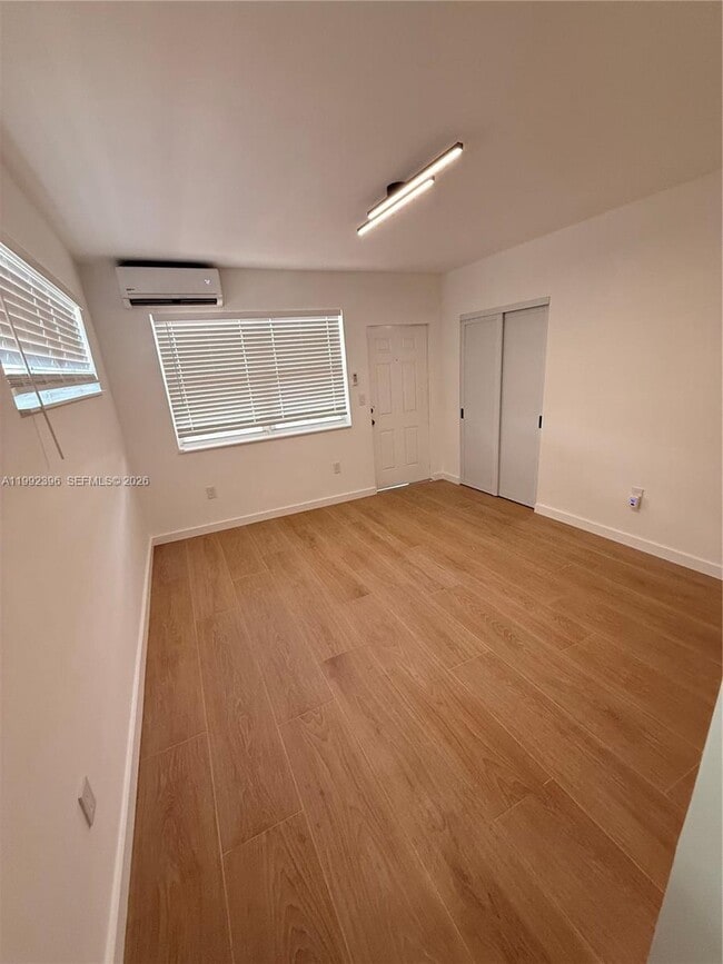 Photo - 7035 NE 4th Ct Unidad 4