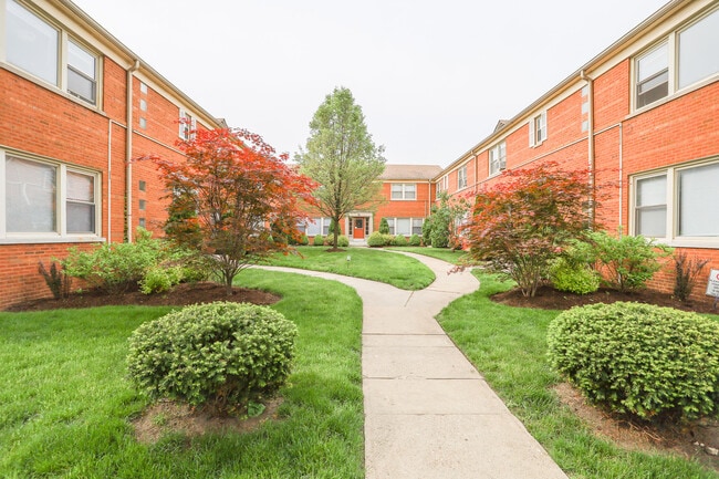 Building Photo - 2103 W Farragut Ave Unit 1A Rental