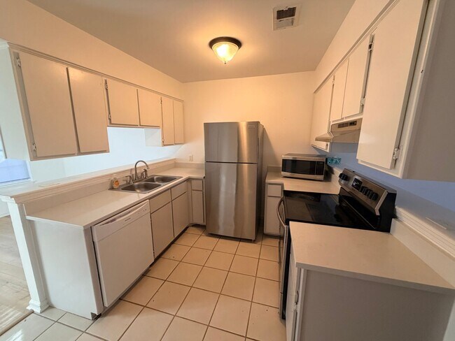 Photo - Cozy Wisteria Court