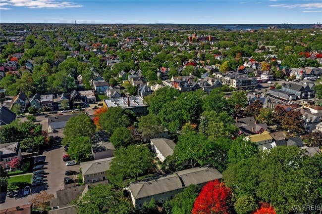 Photo - 666 W Ferry St