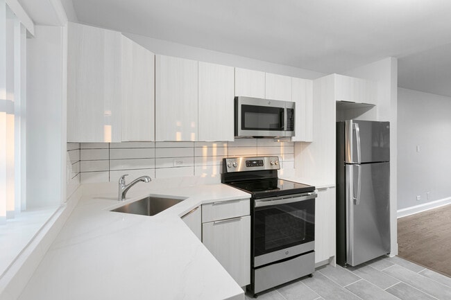 Photo - 7634 N Eastlake Terrace Unit 1N
