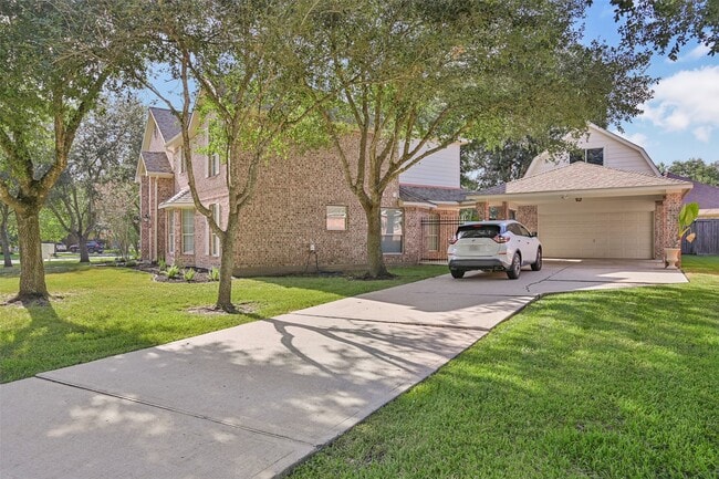 Photo - 313 Winding Oak Ln S