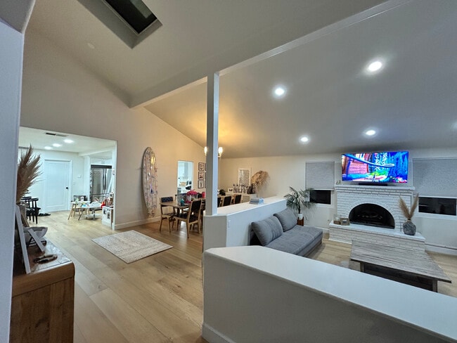 Vistas desde la puerta principal - 1728 Santa Ana Ave Unidad A