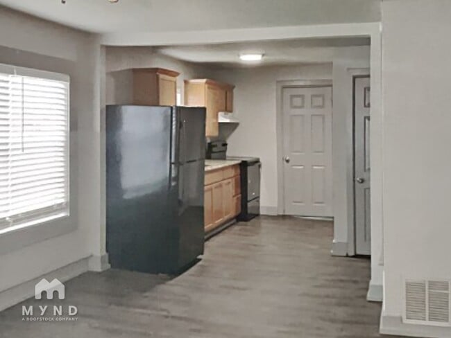 Photo - 320 N Main St