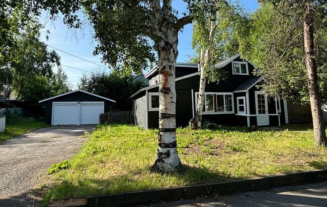 Home downtown on 6th Ave with heat included / - Home downtown on 6th Ave with heat included /