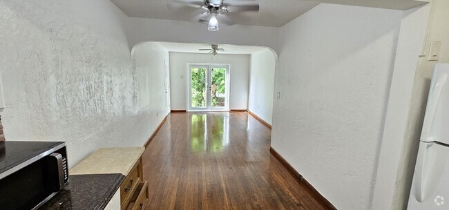 Building Photo - 1820 Roosevelt St Rental