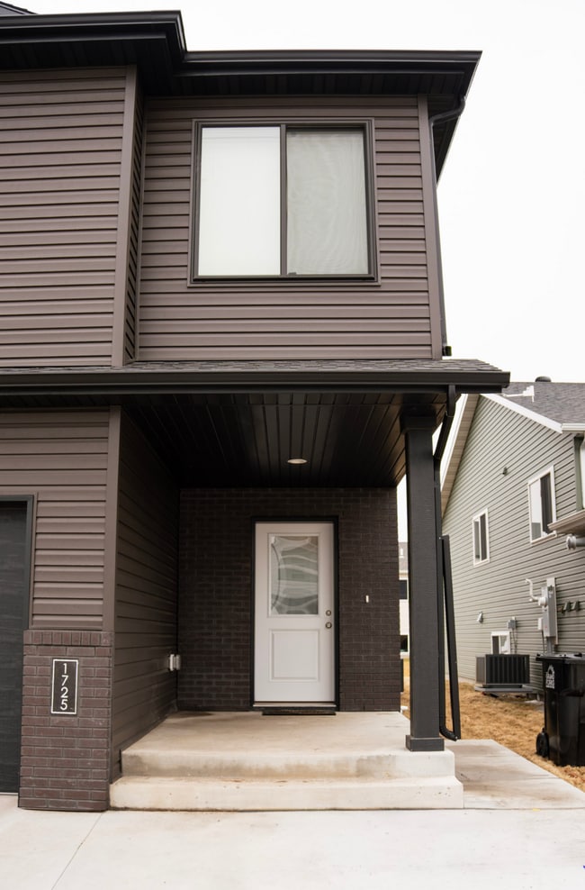 Photo - Tobi Lane Twinhome