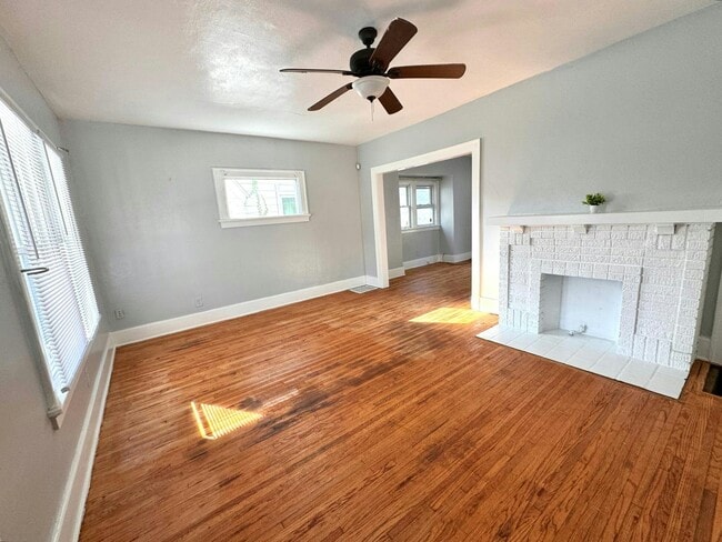 Photo - 1735 Wyndhurst Rd