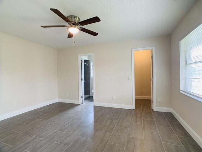 Photo - 52 Windtree Ln