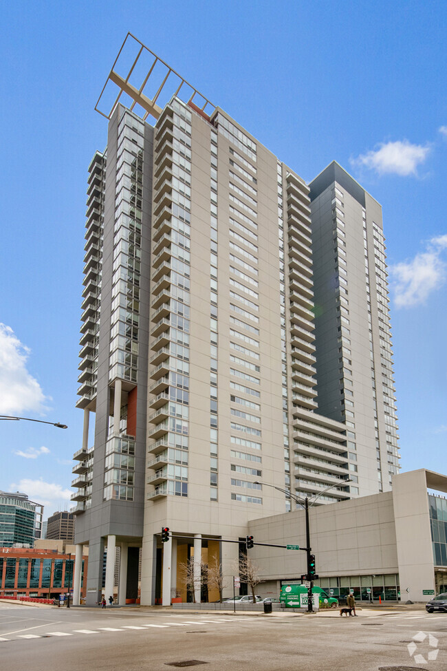 Building Photo - 737 W Washington Blvd Unit 2510 Rental
