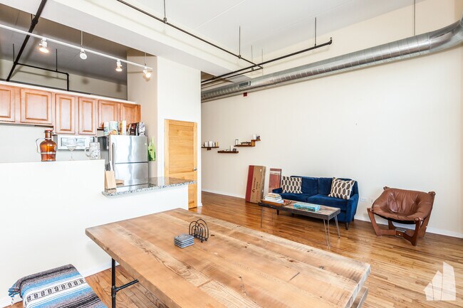 Photo - 1645 W Ogden Ave Unidad 718