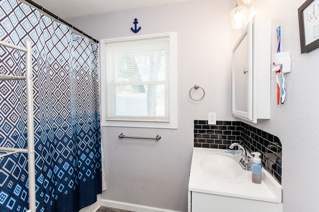 Photo - 1314 W 9th St