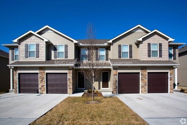 Building Photo - SERRANO 2 Bedroom LUXURY TOWNHOME in the Northland