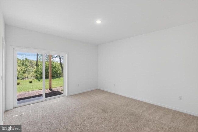 Photo - 73 Basswood St
