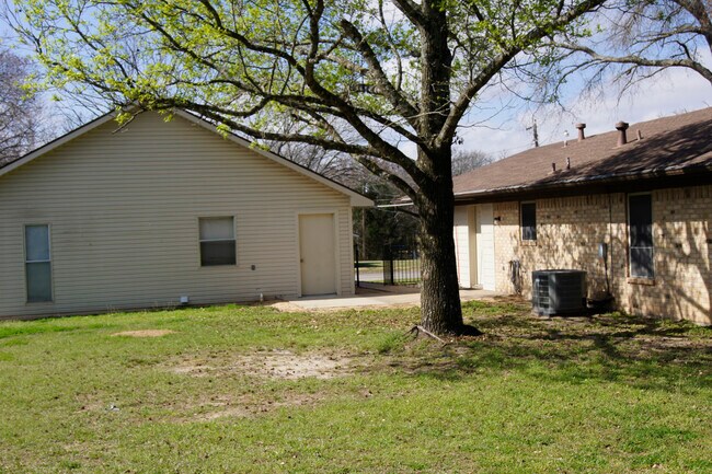 Photo - 320 Cherry Creek Ln