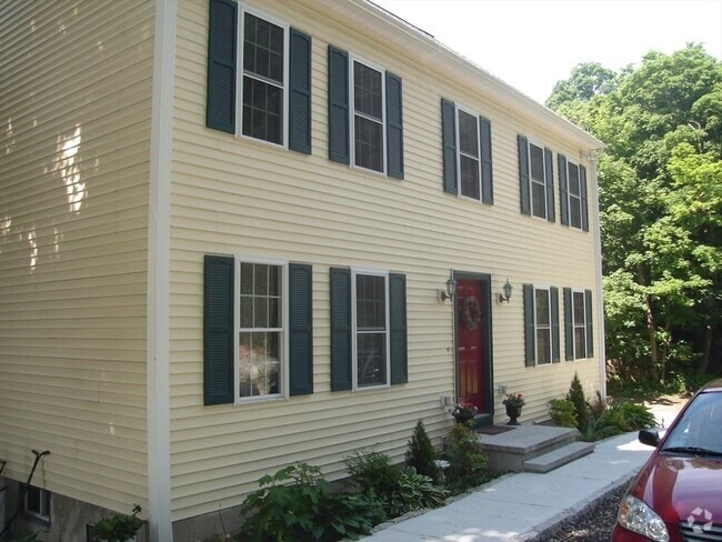 Building Photo - 11 Dell Ave Rental