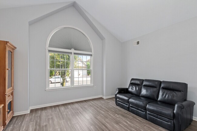 Photo - 33 Tallman Ln