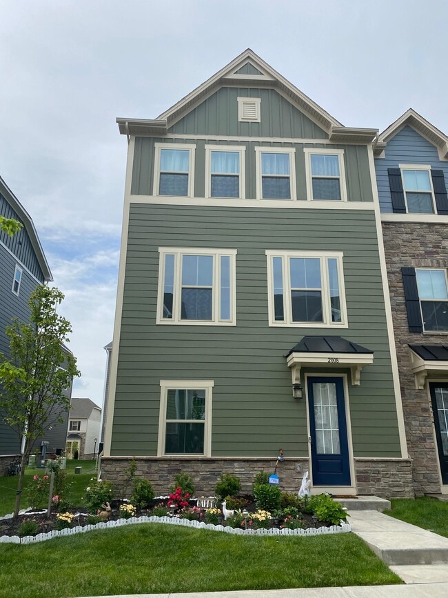 Photo - 2008 Hemlock Ln