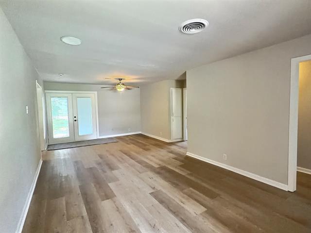 Photo - 111 E Doris Dr