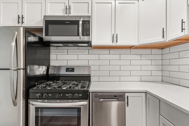 Building Photo - 1216 Williamson St Unit #4
