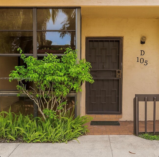 Building Photo - 800 NE 199th St Unit 105D