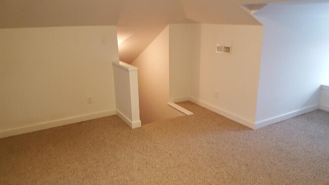 Building Photo - 1076 College Ave Unit 1076 College Ave  #8